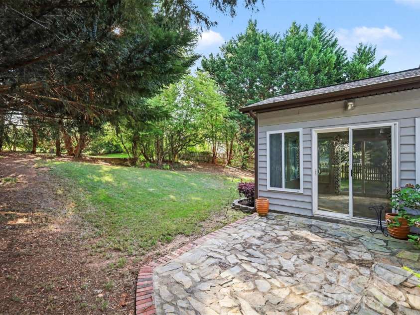 9144 Linden Tree Lane, Charlotte, NC 28277.  MLS# CAR4366645, YatesRealty ID 16207. 