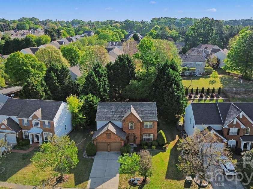 9144 Linden Tree Lane, Charlotte, NC 28277.  MLS# CAR4366645, YatesRealty ID 16207. 