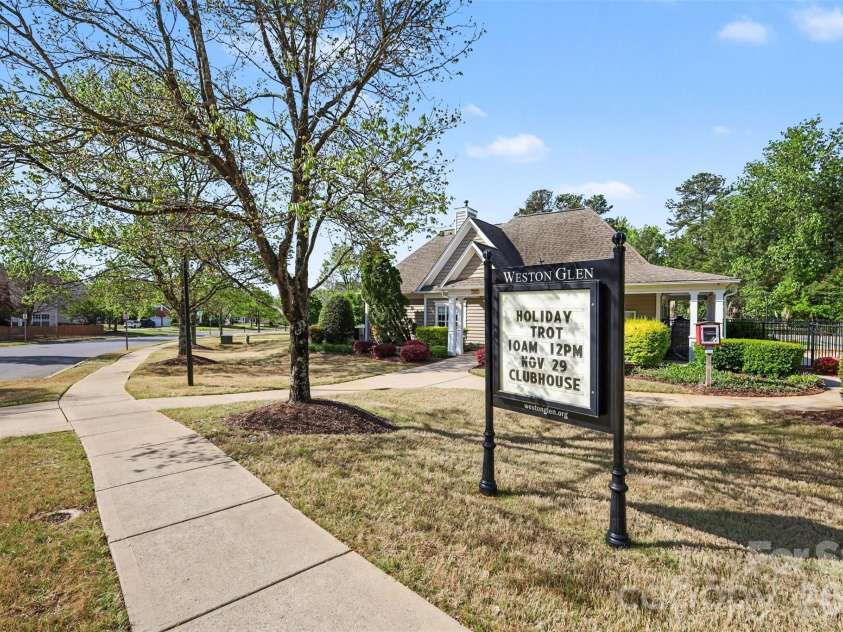 9144 Linden Tree Lane, Charlotte, NC 28277.  MLS# CAR4366645, YatesRealty ID 16207. 