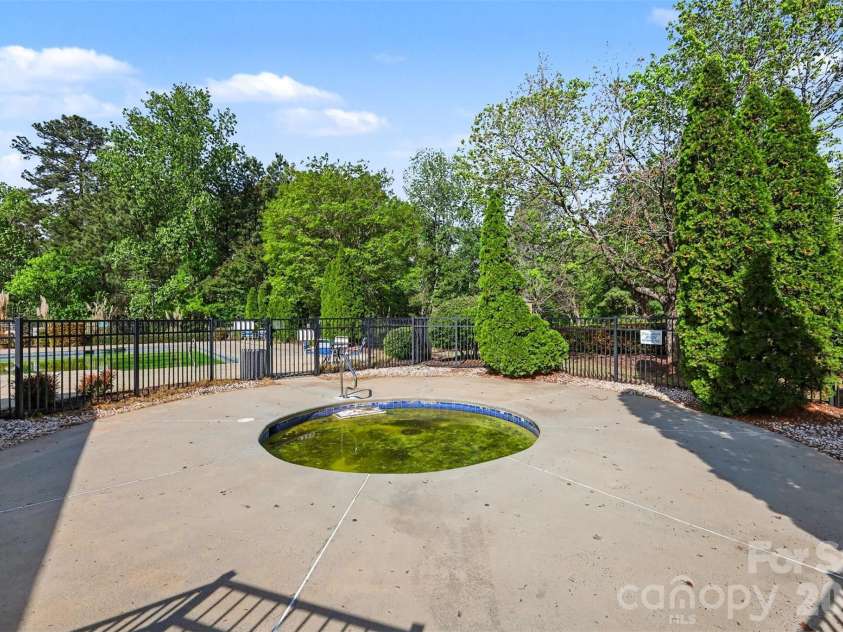 9144 Linden Tree Lane, Charlotte, NC 28277.  MLS# CAR4366645, YatesRealty ID 16207. 