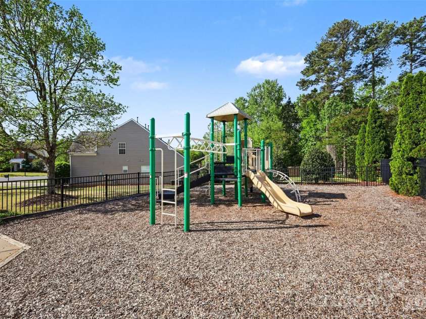 9144 Linden Tree Lane, Charlotte, NC 28277.  MLS# CAR4366645, YatesRealty ID 16207. 