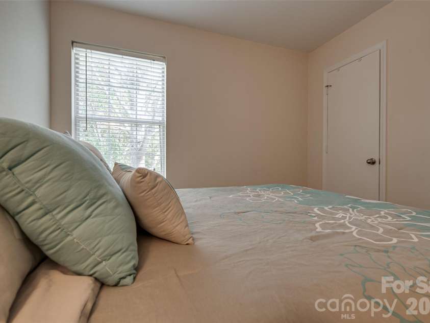 12007 Presnell Place, Charlotte, NC 28273.  MLS# CAR4365163, YatesRealty ID 16208. 