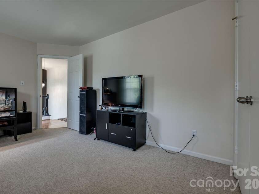 12007 Presnell Place, Charlotte, NC 28273.  MLS# CAR4365163, YatesRealty ID 16208. 