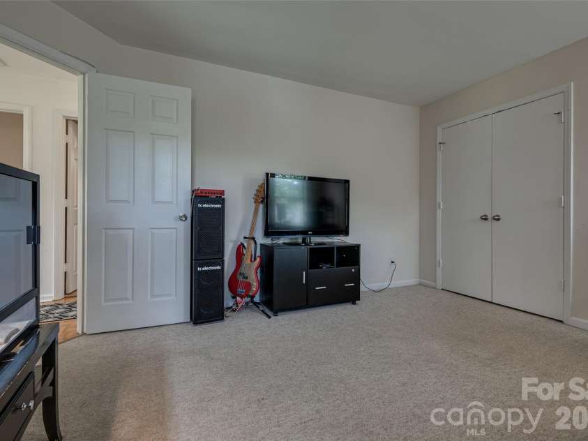 12007 Presnell Place, Charlotte, NC 28273.  MLS# CAR4365163, YatesRealty ID 16208. 