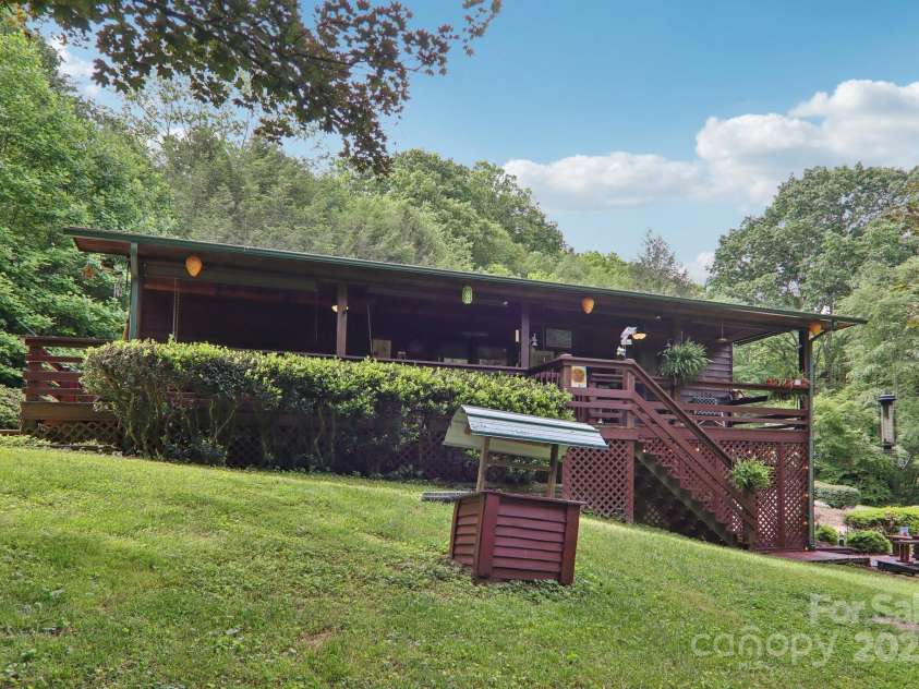 457 Shady Ridge Road, Waynesville, NC 28785.  MLS# CAR4259969, YatesRealty ID 16209. 