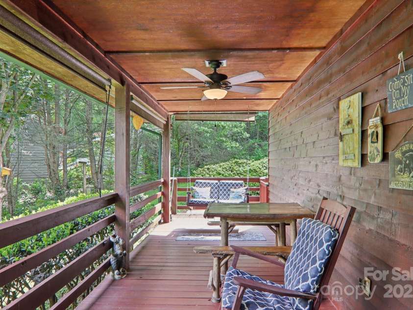 457 Shady Ridge Road, Waynesville, NC 28785.  MLS# CAR4259969, YatesRealty ID 16209. 