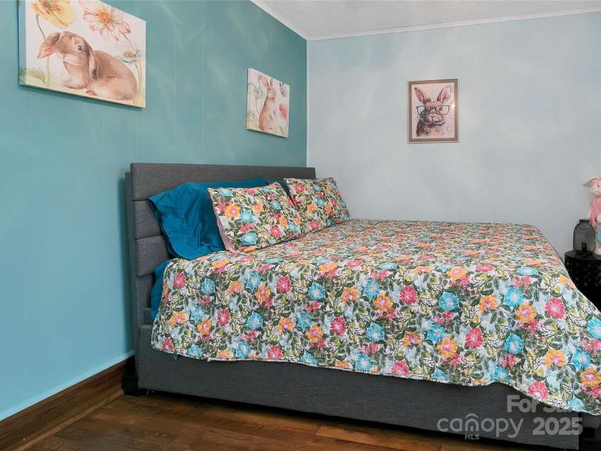 626 Fairview Loop, Hot Springs, NC 28743.  MLS# CAR4302454, YatesRealty ID 1621. The middle bedroom is alive with bunny rabbits in every corner! Queen size with pull out trundle bed allows for three to sleep comfortably!