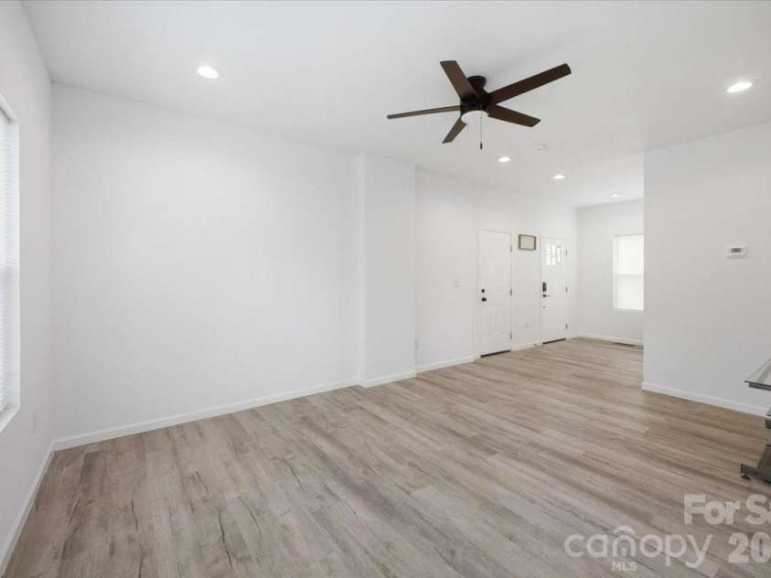 1413 Hateras Avenue, Charlotte, NC 28216.  MLS# CAR4364708, YatesRealty ID 16210. 