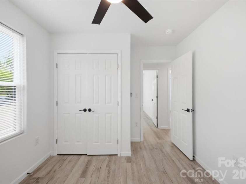 1413 Hateras Avenue, Charlotte, NC 28216.  MLS# CAR4364708, YatesRealty ID 16210. 