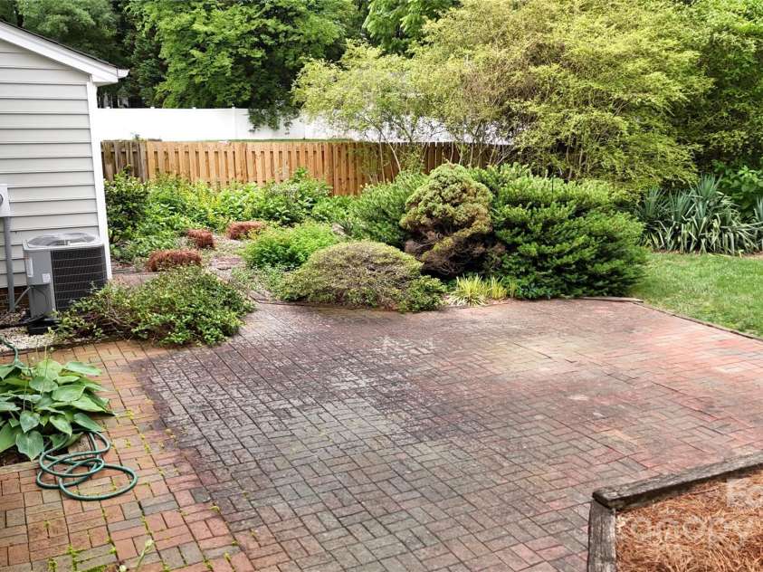 2507 Birnen Drive, Charlotte, NC 28210.  MLS# CAR4263045, YatesRealty ID 16210. Brick Patio