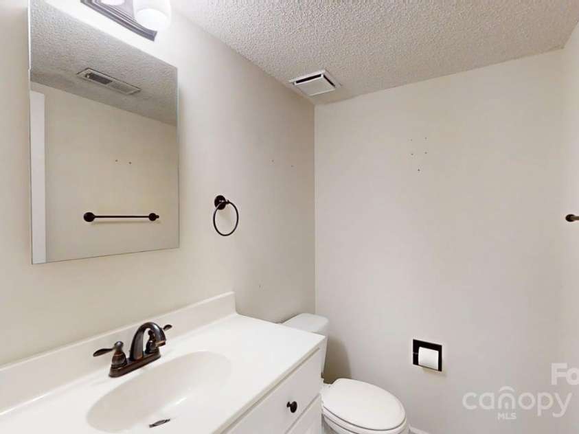 2507 Birnen Drive, Charlotte, NC 28210.  MLS# CAR4263045, YatesRealty ID 16210. Half Bath Main Floor