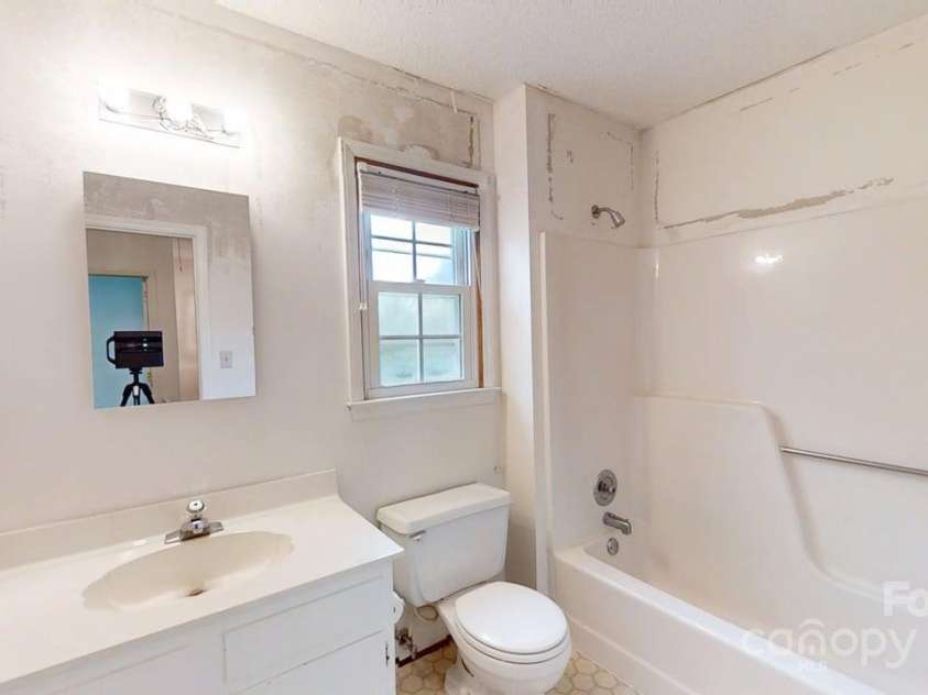 2507 Birnen Drive, Charlotte, NC 28210.  MLS# CAR4263045, YatesRealty ID 16210. Hall Bathroom Upstairs