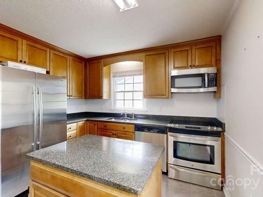 2507 Birnen Drive, Charlotte, NC 28210.  MLS# CAR4263045, YatesRealty ID 16210. Kitchen