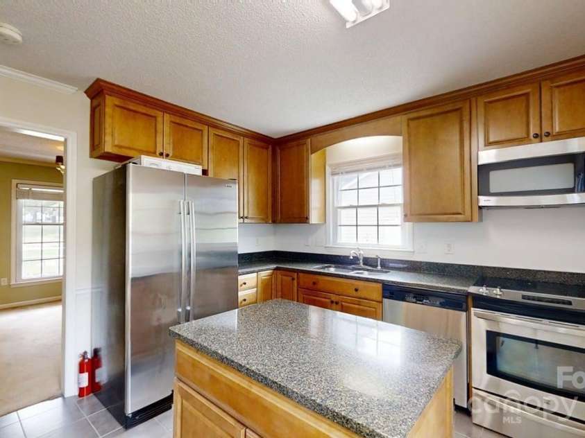 2507 Birnen Drive, Charlotte, NC 28210.  MLS# CAR4263045, YatesRealty ID 16210. Kitchen