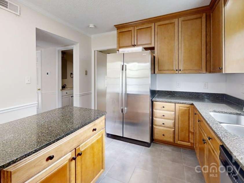 2507 Birnen Drive, Charlotte, NC 28210.  MLS# CAR4263045, YatesRealty ID 16210. Kitchen