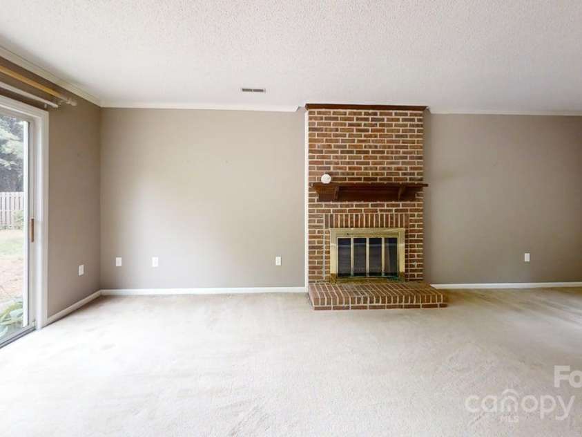 2507 Birnen Drive, Charlotte, NC 28210.  MLS# CAR4263045, YatesRealty ID 16210. Living Room