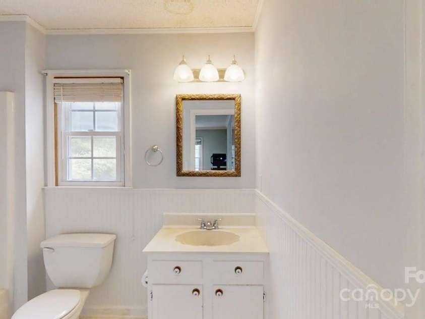 2507 Birnen Drive, Charlotte, NC 28210.  MLS# CAR4263045, YatesRealty ID 16210. Primary Bathroom Upstairs