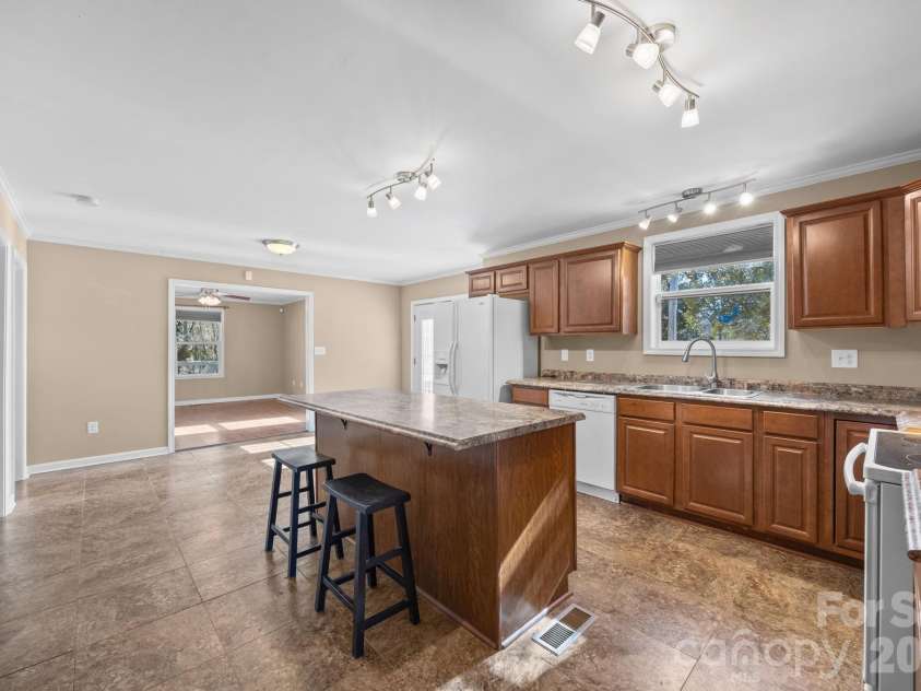 708 Old Charlotte Road, Concord, NC 28027.  MLS# CAR4341638, YatesRealty ID 16211. 
