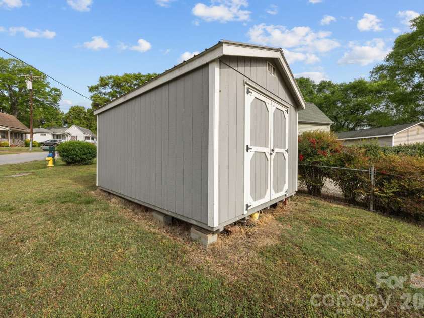 708 Old Charlotte Road, Concord, NC 28027.  MLS# CAR4341638, YatesRealty ID 16211. 