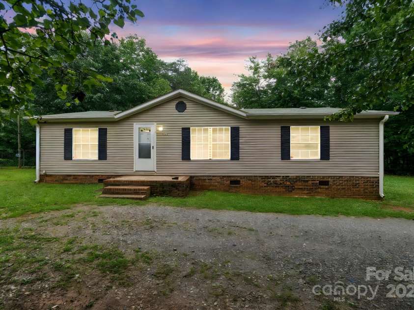 1245 Forest Ridge Road, Bessemer City, NC 28016.  MLS# CAR4265467, YatesRealty ID 16212. 