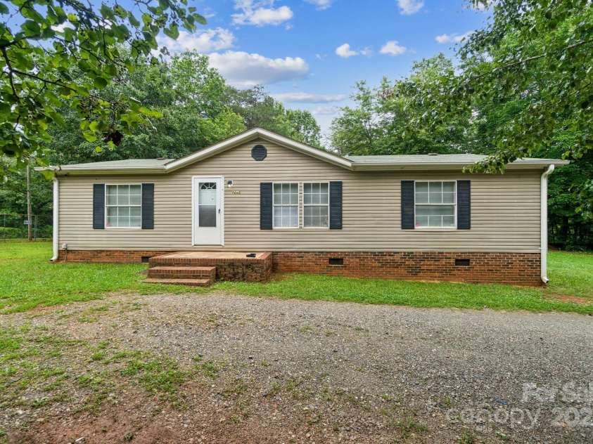 1245 Forest Ridge Road, Bessemer City, NC 28016.  MLS# CAR4265467, YatesRealty ID 16212. 