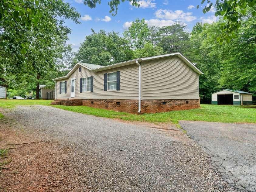 1245 Forest Ridge Road, Bessemer City, NC 28016.  MLS# CAR4265467, YatesRealty ID 16212. 