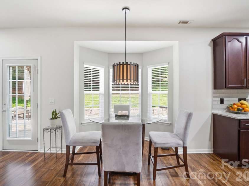 2109 Coral Berry Lane, Waxhaw, NC 28173.  MLS# CAR4360421, YatesRealty ID 16213. Breakfast nook
