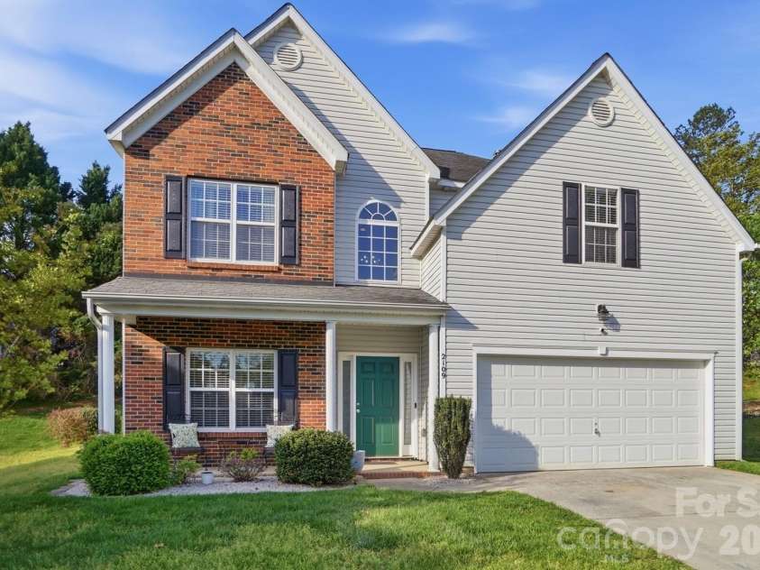 2109 Coral Berry Lane, Waxhaw, NC 28173.  MLS# CAR4360421, YatesRealty ID 16213. Welcome...