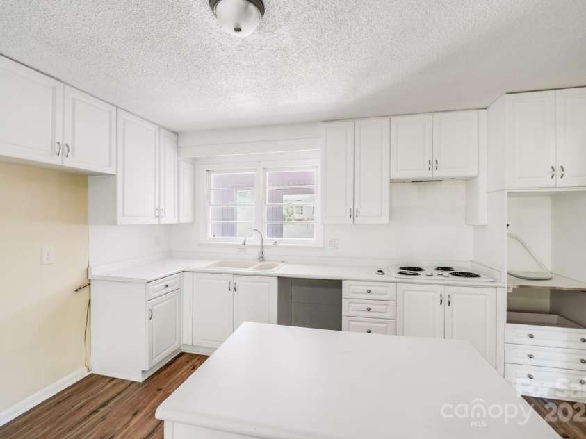 830 Cabaniss Drive, Shelby, NC 28150.  MLS# CAR4297914, YatesRealty ID 16214. 