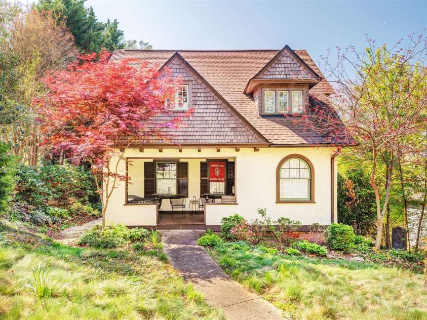 2 Hillside Walk, Asheville, NC 28801.  MLS# CAR4359990, YatesRealty ID 16216. 