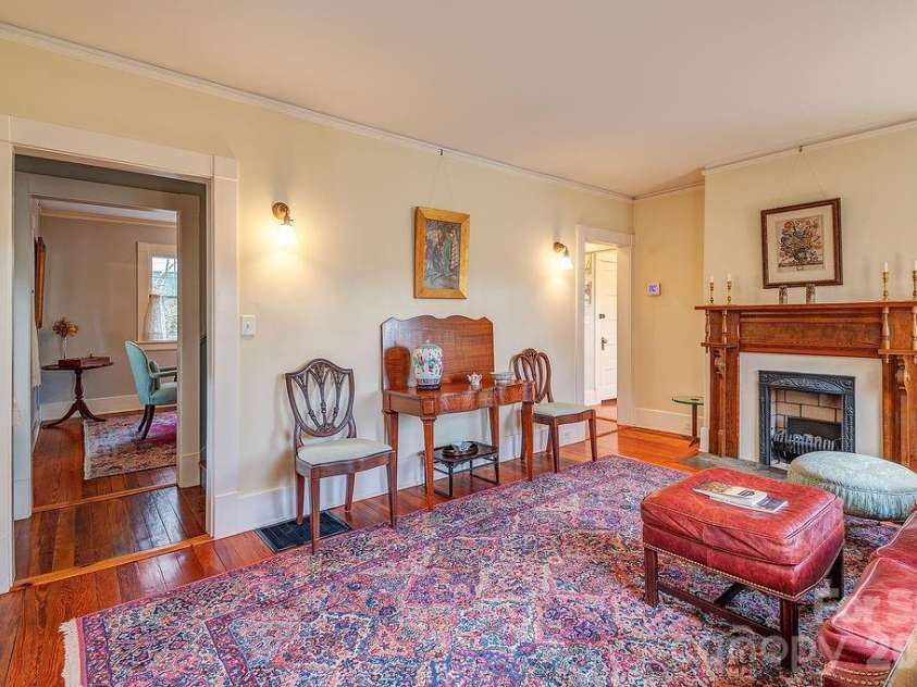 2 Hillside Walk, Asheville, NC 28801.  MLS# CAR4359990, YatesRealty ID 16216. 