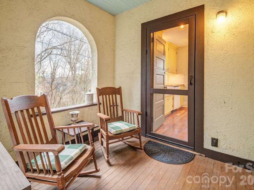 2 Hillside Walk, Asheville, NC 28801.  MLS# CAR4359990, YatesRealty ID 16216. 