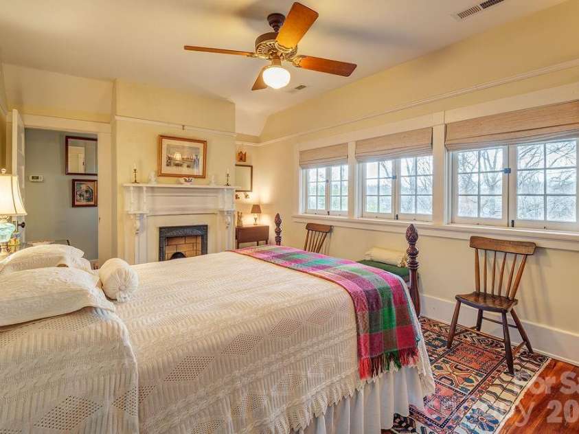 2 Hillside Walk, Asheville, NC 28801.  MLS# CAR4359990, YatesRealty ID 16216. 