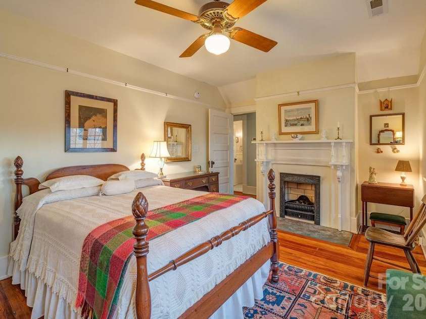 2 Hillside Walk, Asheville, NC 28801.  MLS# CAR4359990, YatesRealty ID 16216. 