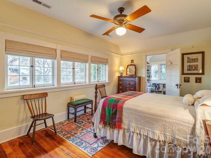 2 Hillside Walk, Asheville, NC 28801.  MLS# CAR4359990, YatesRealty ID 16216. 