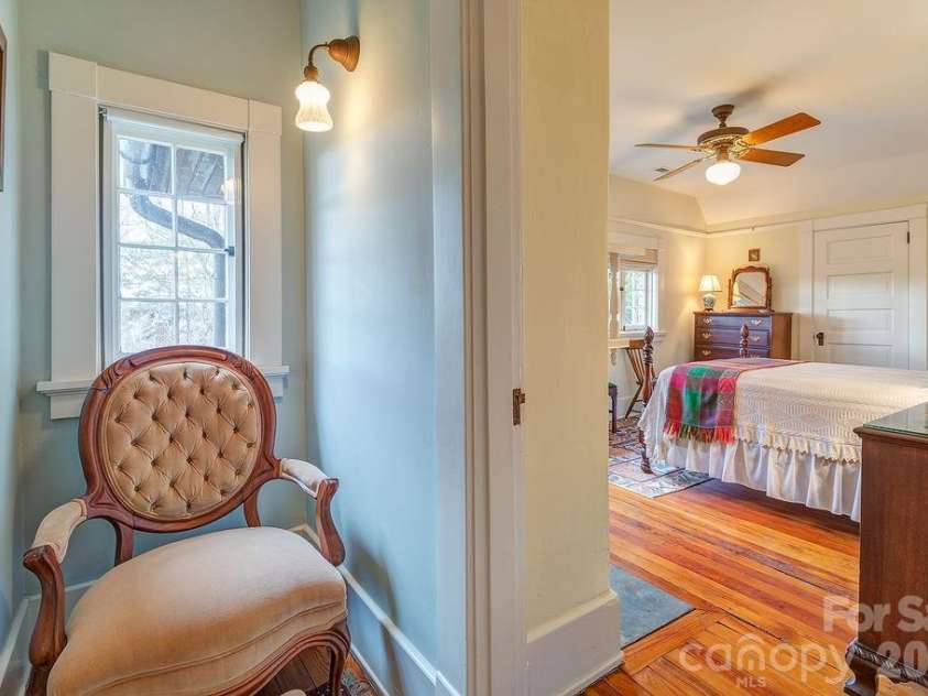 2 Hillside Walk, Asheville, NC 28801.  MLS# CAR4359990, YatesRealty ID 16216. 