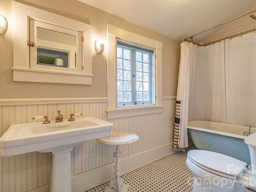 2 Hillside Walk, Asheville, NC 28801.  MLS# CAR4359990, YatesRealty ID 16216. 