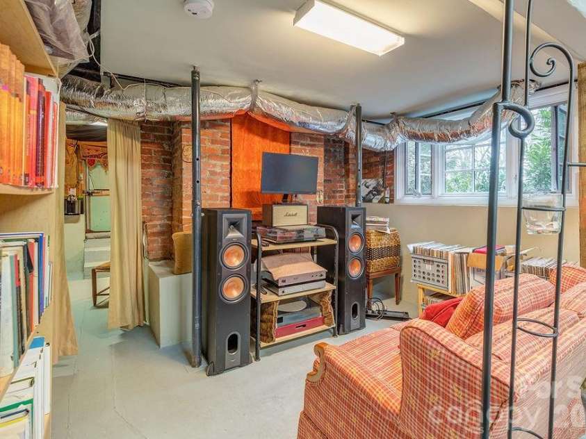 2 Hillside Walk, Asheville, NC 28801.  MLS# CAR4359990, YatesRealty ID 16216. 