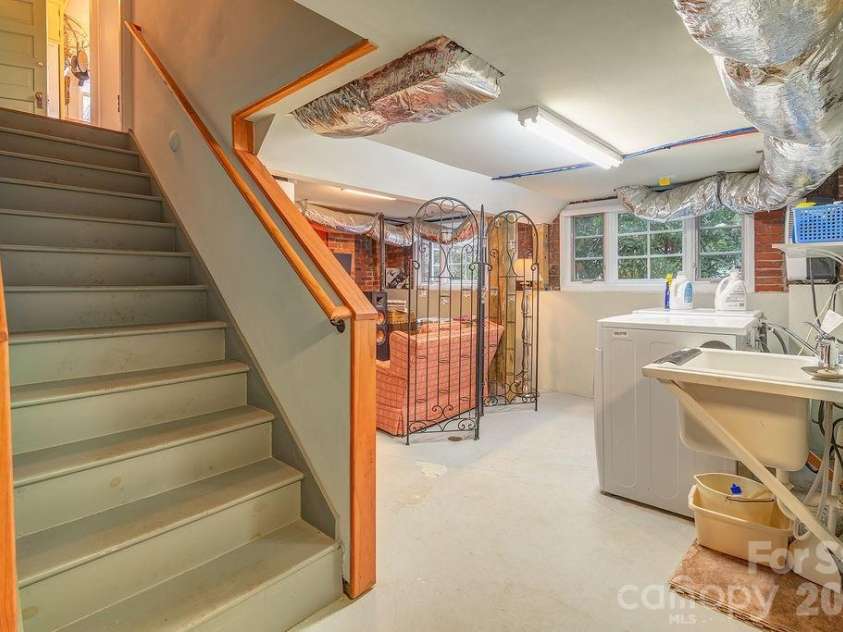 2 Hillside Walk, Asheville, NC 28801.  MLS# CAR4359990, YatesRealty ID 16216. 