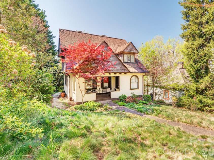 2 Hillside Walk, Asheville, NC 28801.  MLS# CAR4359990, YatesRealty ID 16216. 