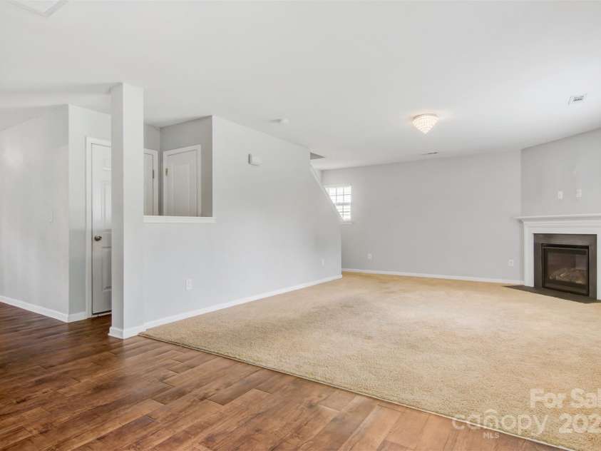 5311 Oakdale Ridge Road, Charlotte, NC 28216.  MLS# CAR4265306, YatesRealty ID 16216. 