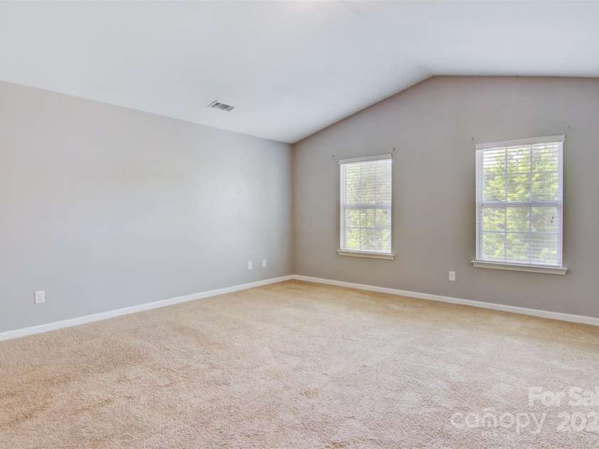 5311 Oakdale Ridge Road, Charlotte, NC 28216.  MLS# CAR4265306, YatesRealty ID 16216. 