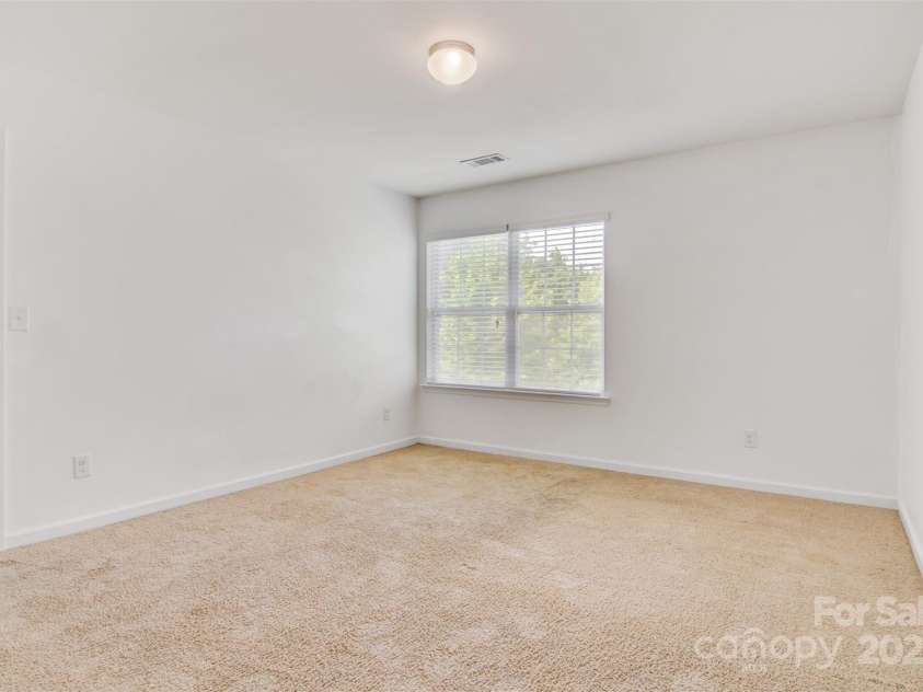 5311 Oakdale Ridge Road, Charlotte, NC 28216.  MLS# CAR4265306, YatesRealty ID 16216. 