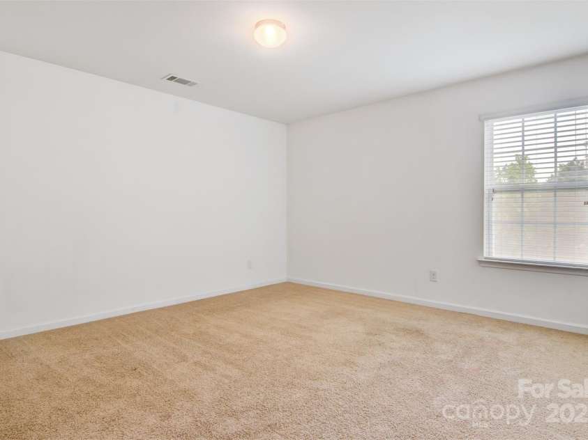 5311 Oakdale Ridge Road, Charlotte, NC 28216.  MLS# CAR4265306, YatesRealty ID 16216. 