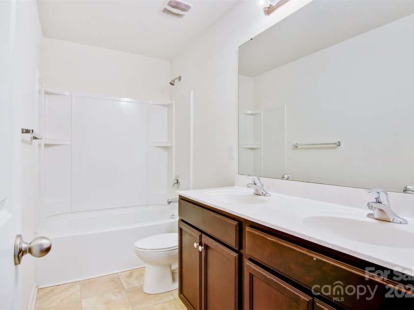 5311 Oakdale Ridge Road, Charlotte, NC 28216.  MLS# CAR4265306, YatesRealty ID 16216. 