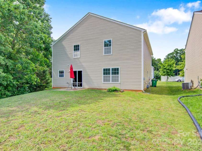 5311 Oakdale Ridge Road, Charlotte, NC 28216.  MLS# CAR4265306, YatesRealty ID 16216. 