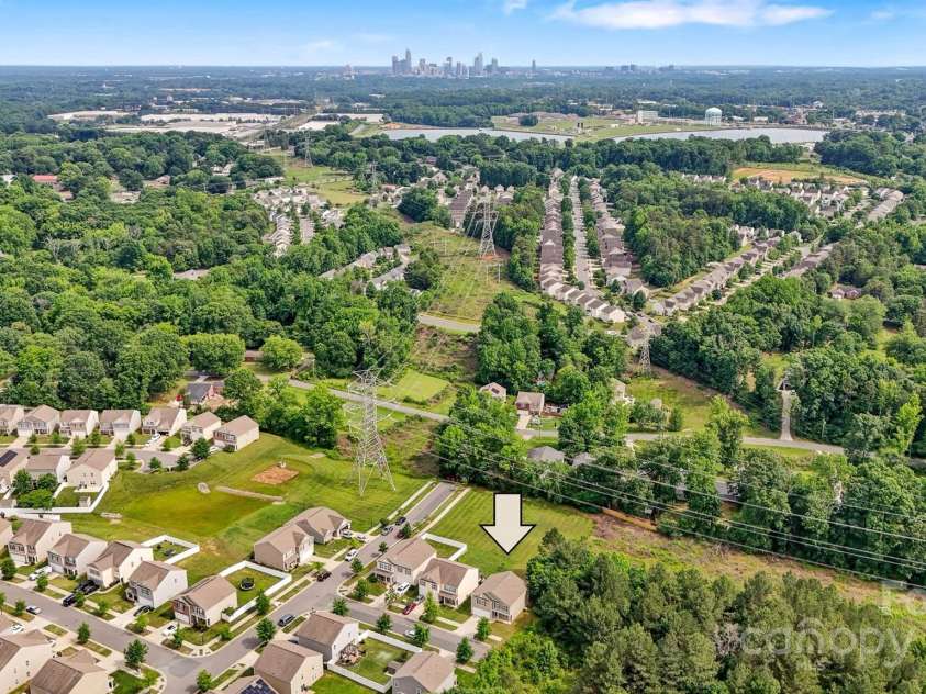 5311 Oakdale Ridge Road, Charlotte, NC 28216.  MLS# CAR4265306, YatesRealty ID 16216. 