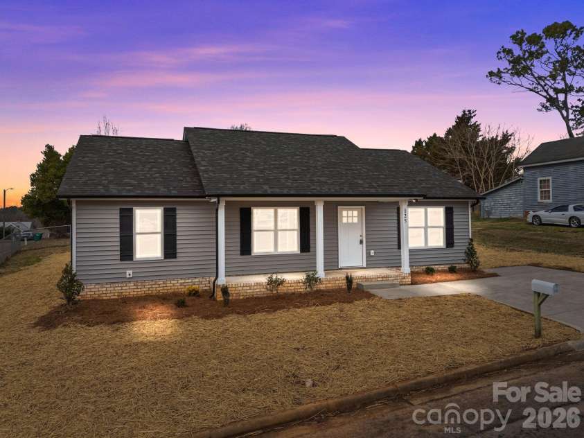 125 Doody Avenue, Norwood, NC 28128.  MLS# CAR4317866, YatesRealty ID 16217. Hello Beautiful!