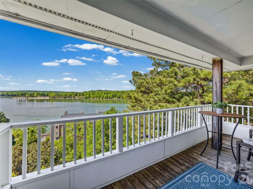 9709 Emerald Point Drive, Charlotte, NC 28278.  MLS# CAR4371327, YatesRealty ID 16218. 