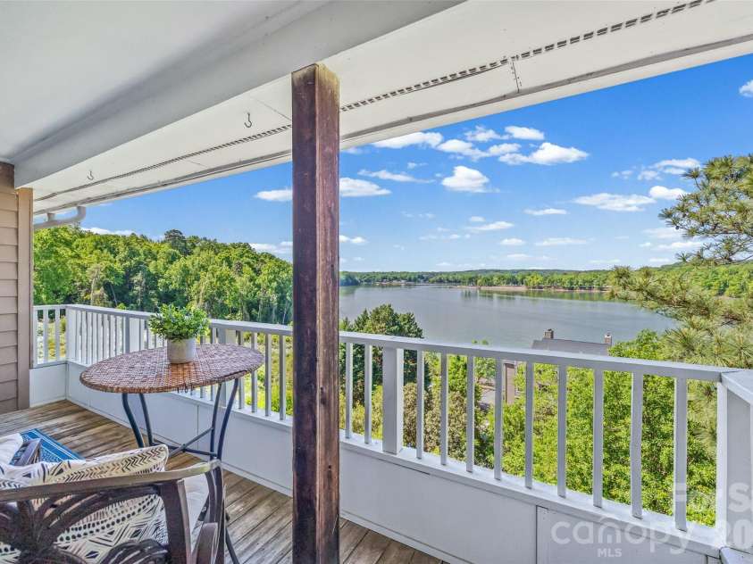 9709 Emerald Point Drive, Charlotte, NC 28278.  MLS# CAR4371327, YatesRealty ID 16218. 